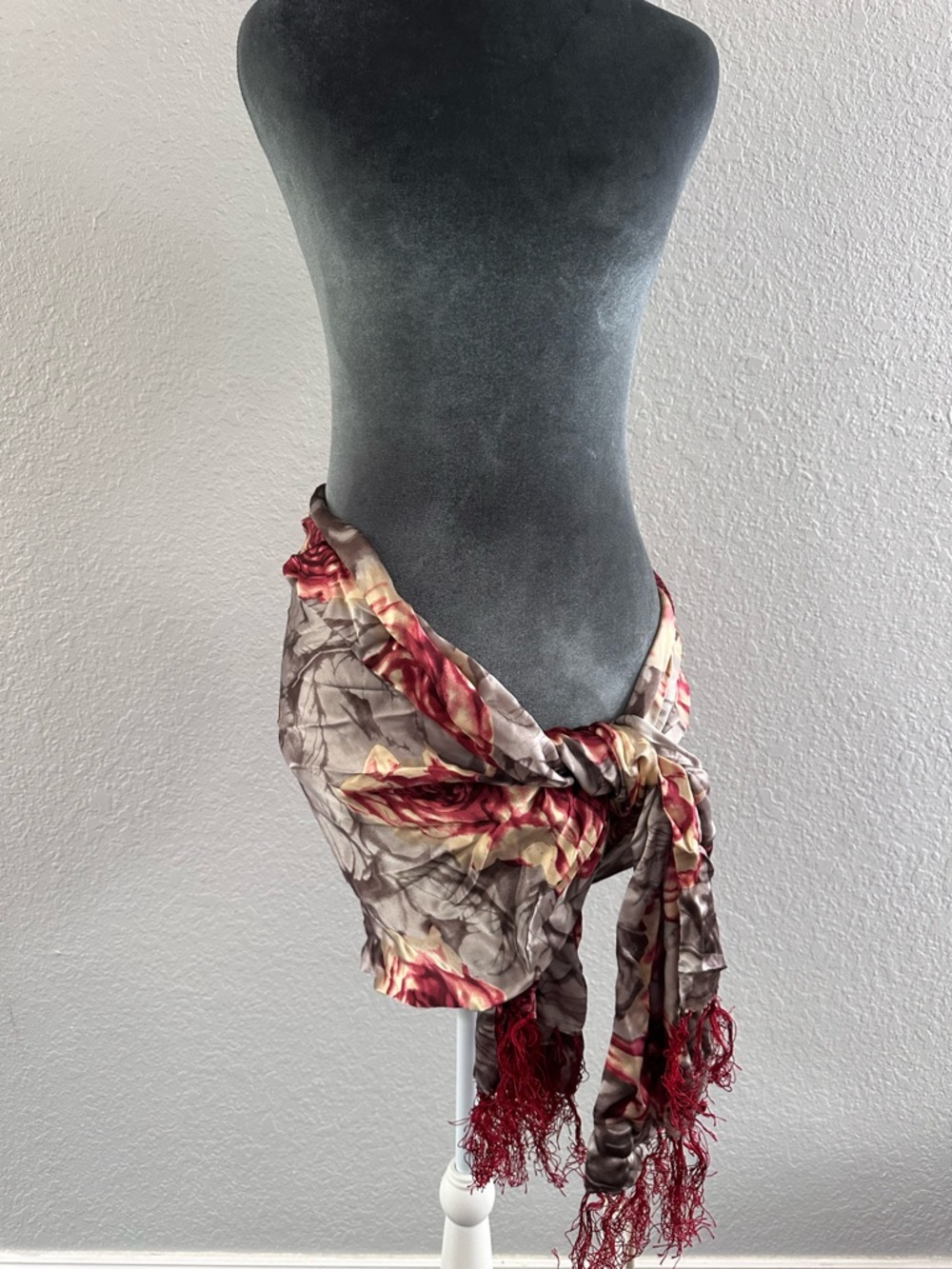 Romantic Mulberry Silk Floral Scarf Wrap Rose Print Fringe Shawl Lightweight NWT - Picture 5 of 14
